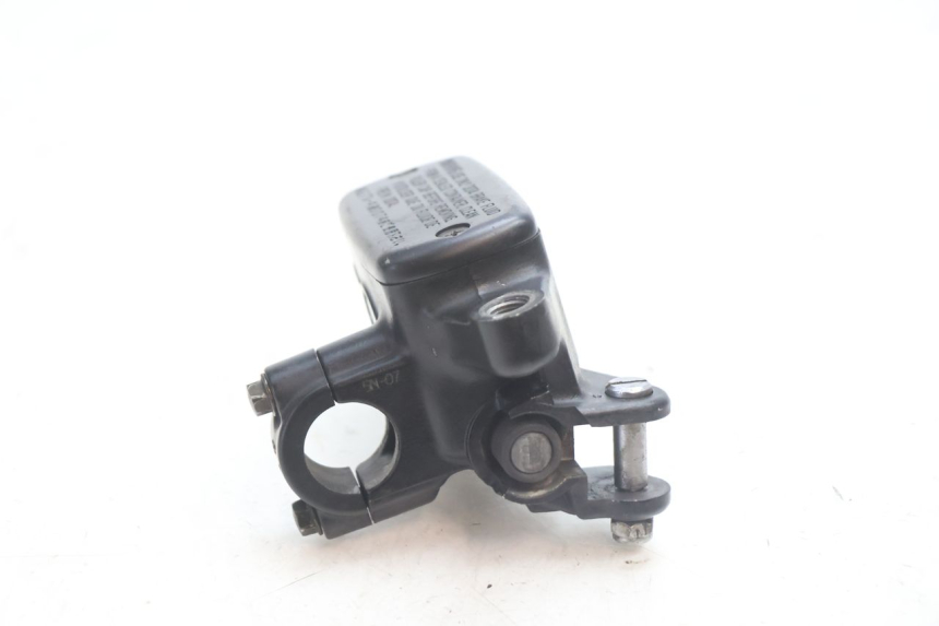 photo de FRONT BRAKE MASTER CYLINDER HONDA CB F HORNET 600 (2005 - 2006) - Alternative perspective