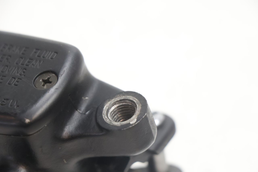 photo de FRONT BRAKE MASTER CYLINDER HONDA CB F HORNET 600 (2005 - 2006) - Technical close-up
