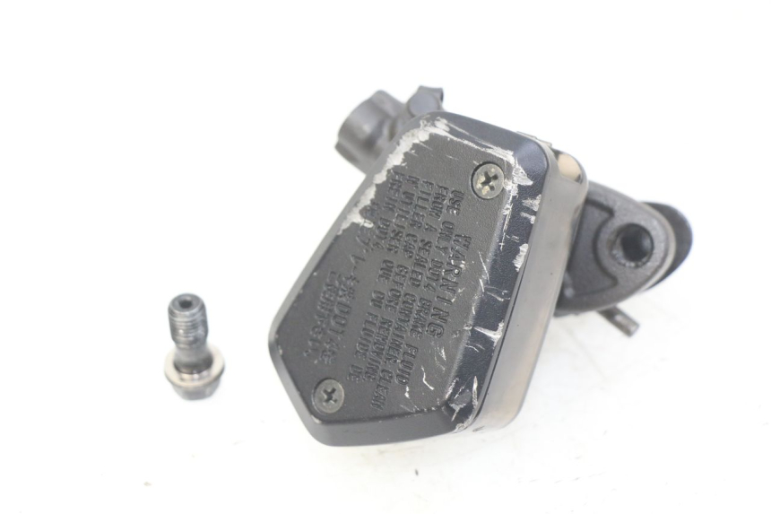 photo de FRONT MASTER CYLINDER HONDA CB R 1000 (2018 - 2023) - Product overview