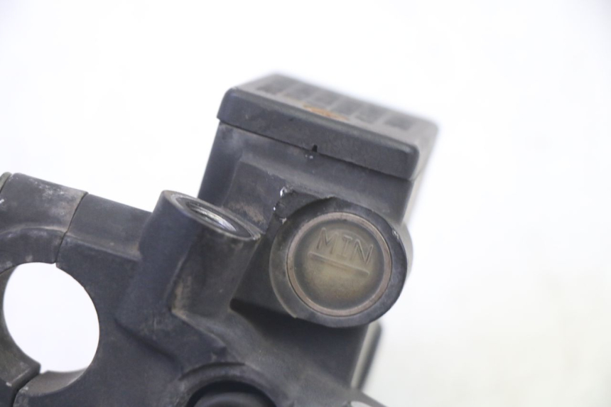 photo de FRONT BRAKE MASTER CYLINDER PEUGEOT CITYSTAR 50 (2013 - 2017) - Alternative perspective