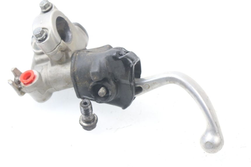 photo de FRONT BRAKE MASTER CYLINDER HONDA CR 125 (2000 - 2001) - Alternative perspective