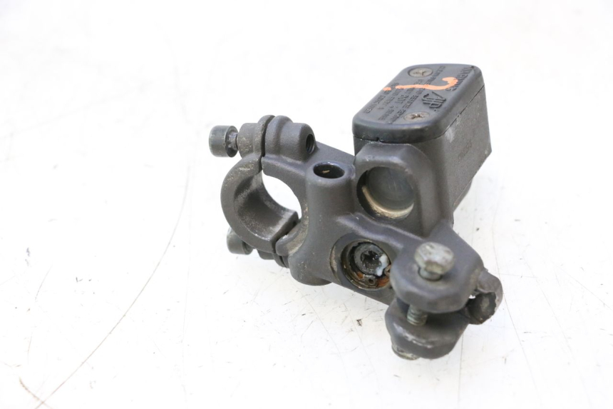 photo de FRONT BRAKE MASTER CYLINDER HM HONDA DERAPAGE 50 (2007 - 2009) - Fixing points details