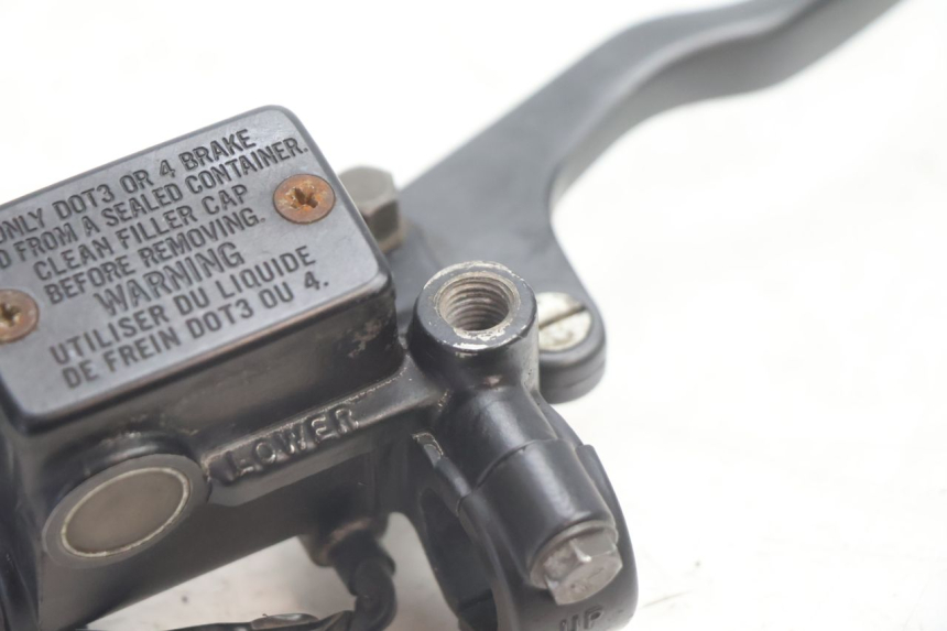 photo de FRONT BRAKE MASTER CYLINDER SUZUKI DR S 600 (1985 - 1989) - Zoom on usage condition