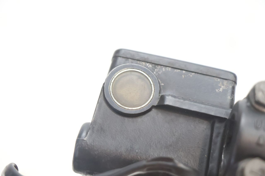 photo de FRONT BRAKE MASTER CYLINDER SUZUKI DR S 600 (1985 - 1989) - Technical close-up