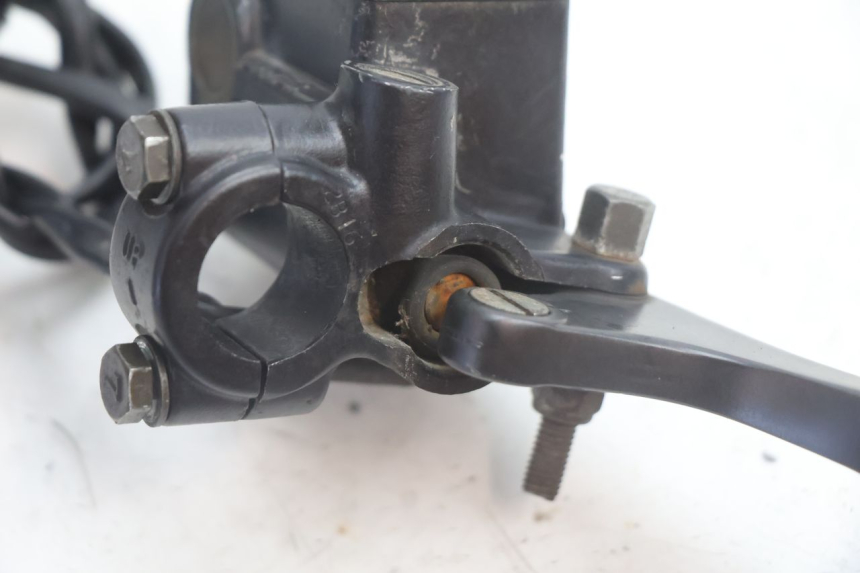photo de FRONT BRAKE MASTER CYLINDER SUZUKI DR S 600 (1985 - 1989) - Markings and original references
