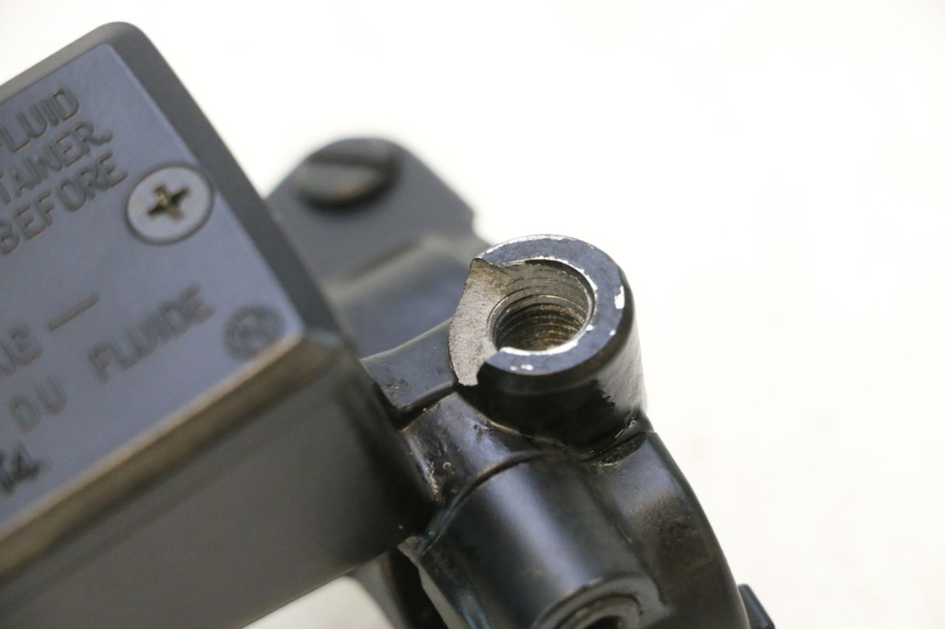 photo de FRONT BRAKE MASTER CYLINDER KAWASAKI ER-6 ER6 N 650 (2005 - 2009) - Alternative perspective