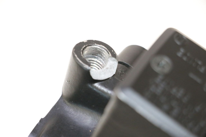 photo de FRONT BRAKE MASTER CYLINDER KAWASAKI ER-6 ER6 N 650 (2005 - 2009) - Technical close-up