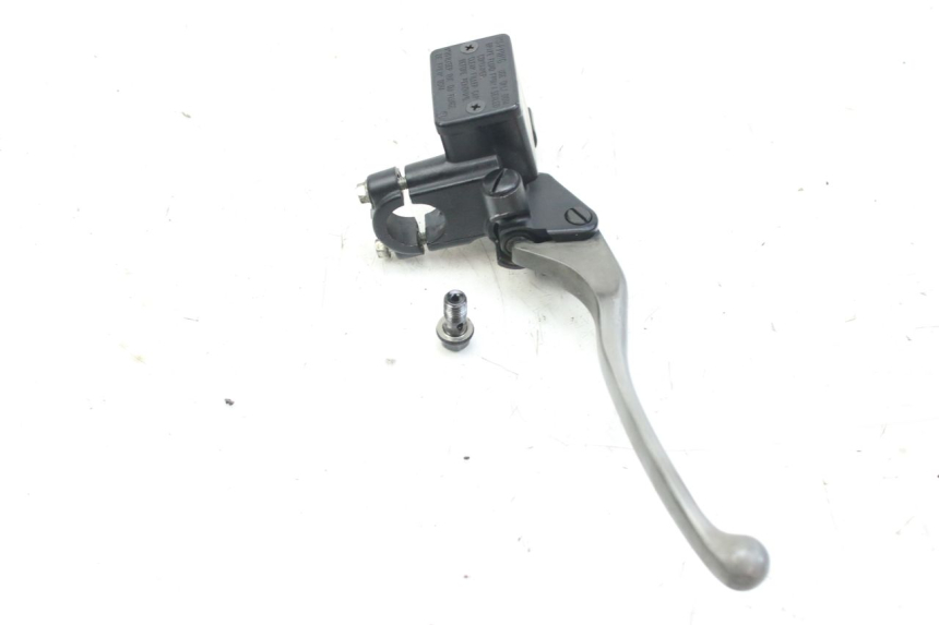 photo de FRONT MASTER CYLINDER HONDA FES S-WING SWING ABS 125 (2007 - 2015) - Zoom on usage condition
