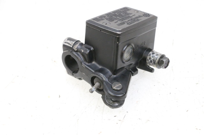 photo de FRONT BRAKE MASTER CYLINDER YAMAHA FJR ABS 1300 (2006 - 2012) - Technical close-up
