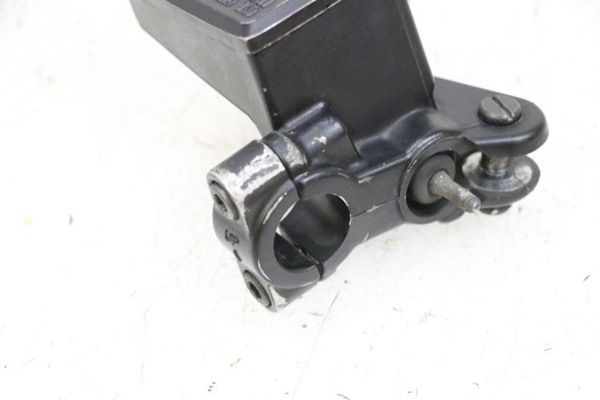 photo de FRONT BRAKE MASTER CYLINDER YAMAHA FJR ABS 1300 (2006 - 2012) - Fixing points details