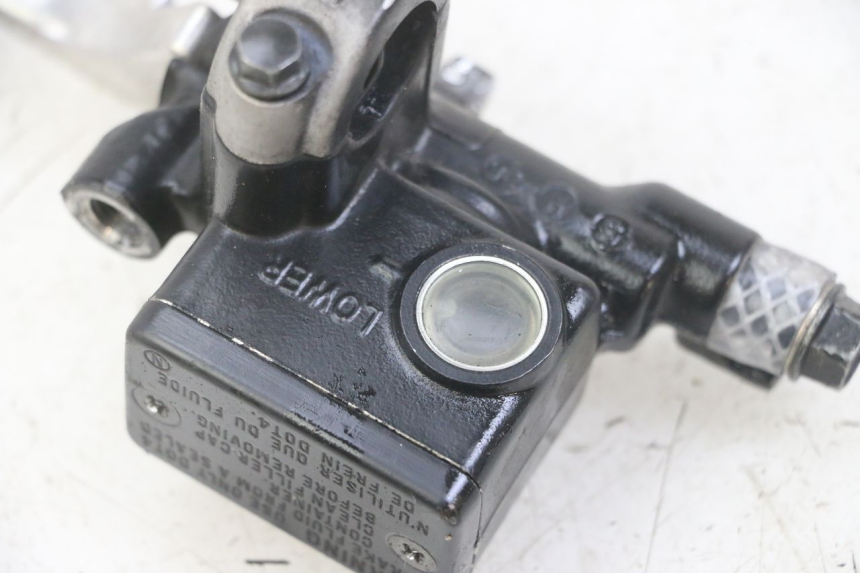 photo de FRONT BRAKE MASTER CYLINDER HONDA FORZA ABS 300 (2013 - 2017) - Zoom on usage condition