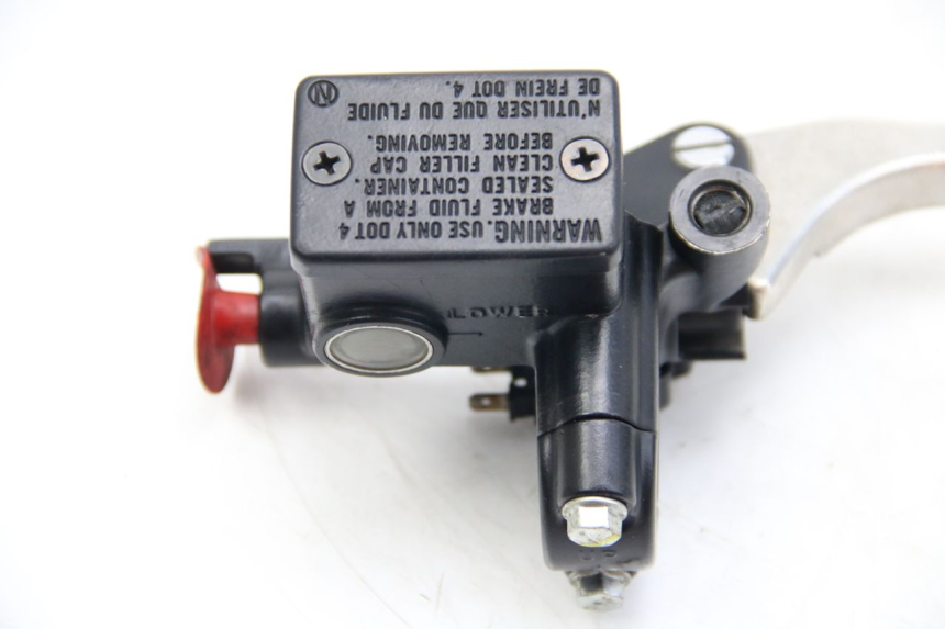 photo de FRONT BRAKE MASTER CYLINDER HONDA FORZA 125 (2015 - 2016) - Alternative perspective