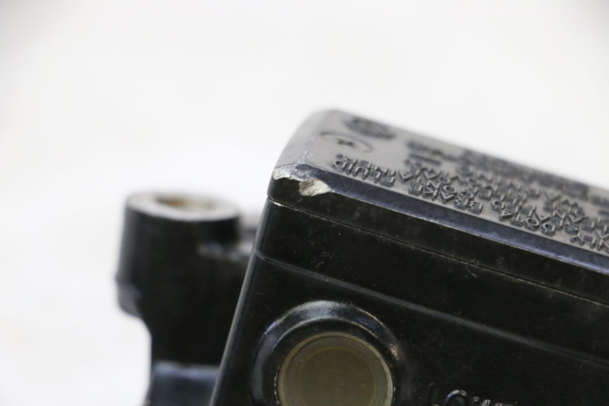 photo de FRONT BRAKE MASTER CYLINDER YAMAHA FZ6 N FAZER 600 (2004 - 2006) - Component detail