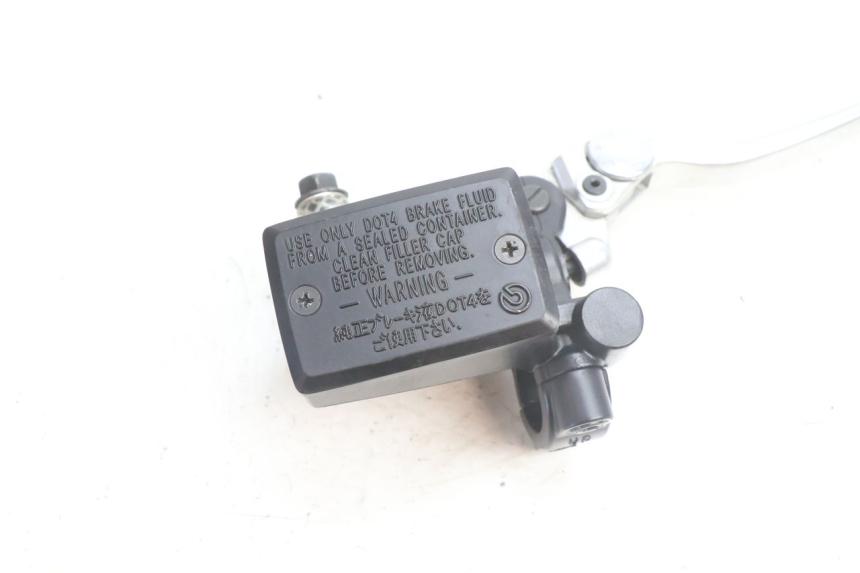 photo de FRONT BRAKE MASTER CYLINDER YAMAHA FZ8 800 (2010 - 2016) - Technical close-up