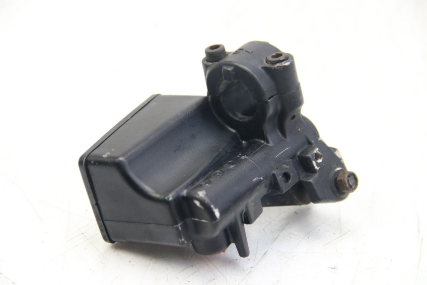 photo de FRONT BRAKE MASTER CYLINDER YAMAHA FZS FAZER 600 (2001 - 2003) - Zoom on usage condition