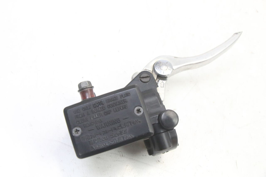photo de FRONT BRAKE MASTER CYLINDER YAMAHA FZS FAZER 600 (2001 - 2003) - Alternative perspective