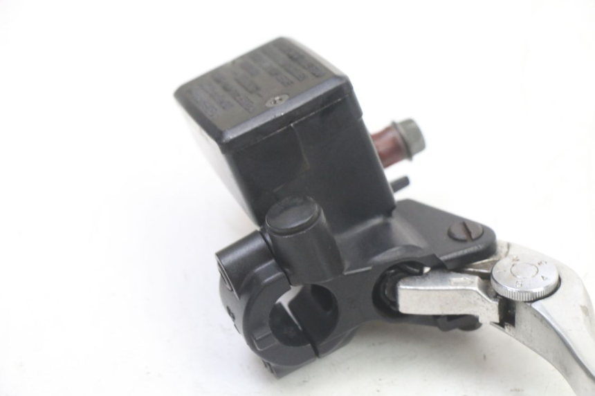 photo de FRONT BRAKE MASTER CYLINDER YAMAHA FZS FAZER 600 (2001 - 2003) - Fixing points details