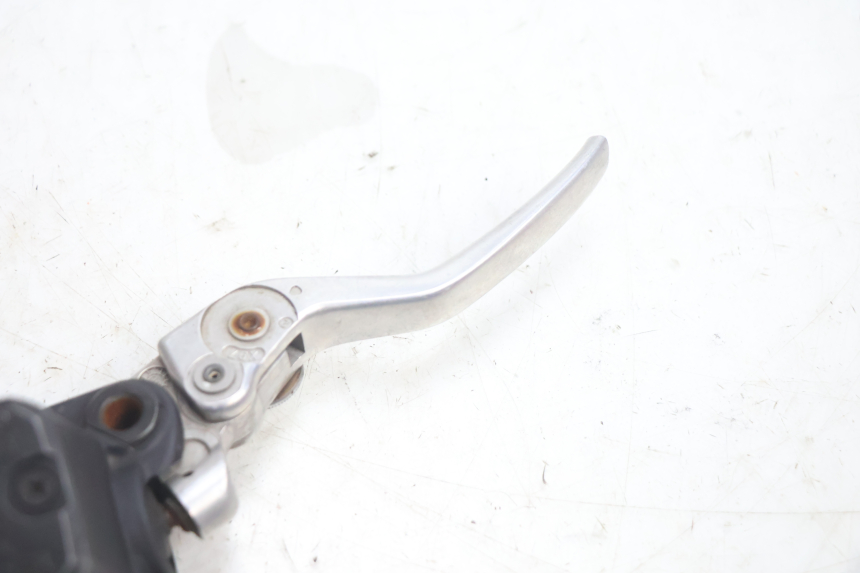 photo de FRONT BRAKE MASTER CYLINDER GILERA GP 800 (2007 - 2013) - Alternative perspective