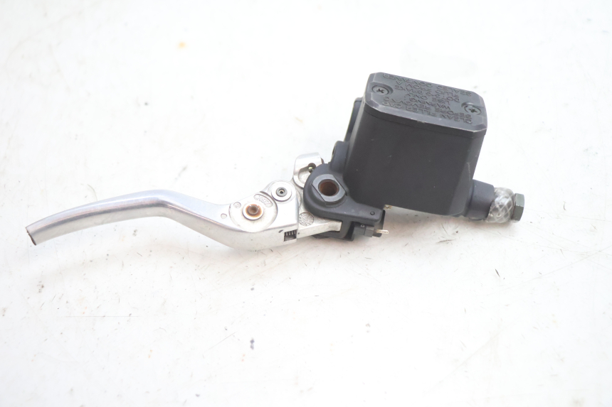 photo de FRONT BRAKE MASTER CYLINDER GILERA GP 800 (2007 - 2013) - Technical close-up
