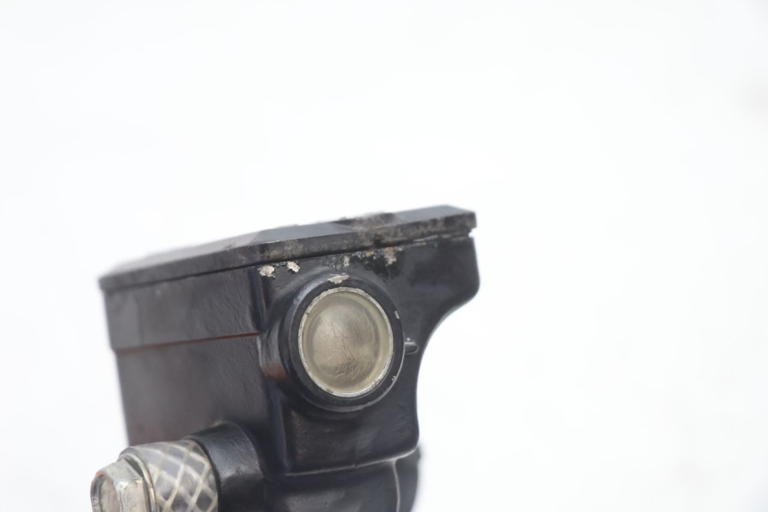 photo de FRONT BRAKE MASTER CYLINDER KAWASAKI GPX F ZX750F 750 (1986 - 1990) - Technical close-up