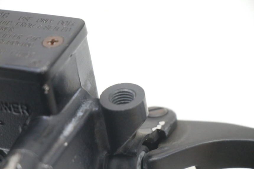 photo de FRONT MASTER CYLINDER HONDA FES S-WING SWING ABS 125 (2007 - 2015) - Zoom on usage condition