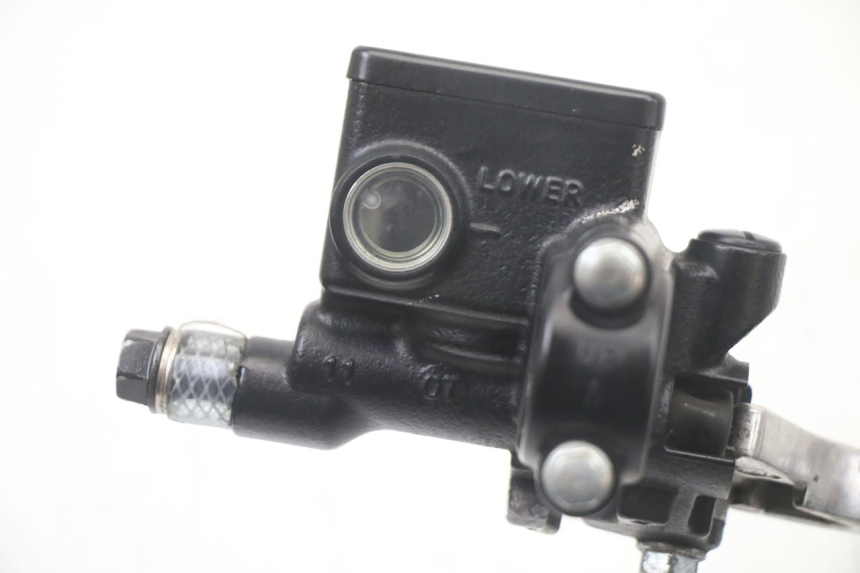 photo de FRONT BRAKE MASTER CYLINDER HONDA FORZA 125 (2021 - 2025) - Technical close-up