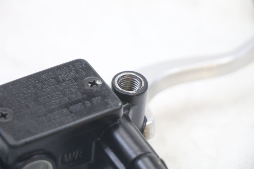 photo de FRONT BRAKE MASTER CYLINDER HONDA PCX (JF57/JF64) 125 (2014 - 2018) - Alternative perspective