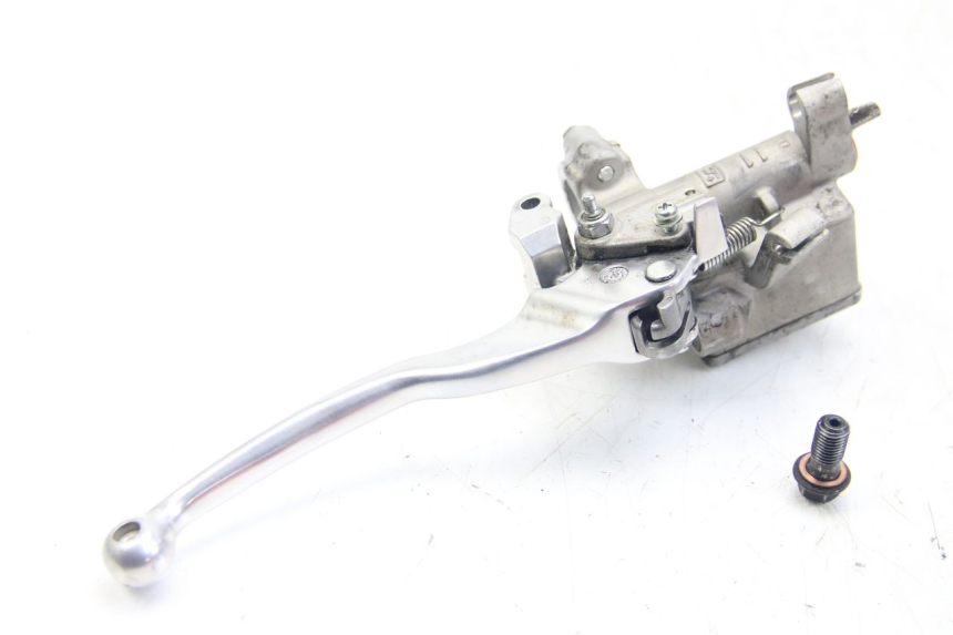 photo de FRONT BRAKE MASTER CYLINDER YAMAHA HW XENTER 125 (2011 - 2017) - Zoom on usage condition