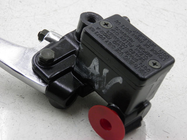photo de FRONT BRAKE MASTER CYLINDER JM MOTOR S-MAX 125 (2010 - 2014) - Surface and material condition