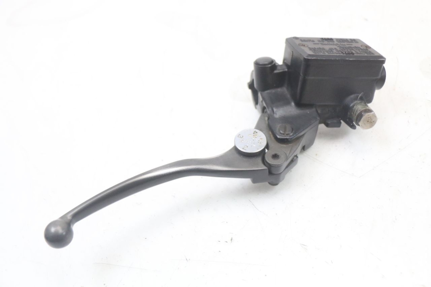 photo de FRONT BRAKE MASTER CYLINDER KAWASAKI GTR 1000 (1994 - 2004) - Alternative perspective