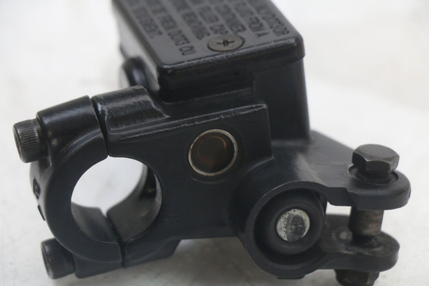 photo de FRONT BRAKE MASTER CYLINDER PEUGEOT KISBEE 2T 50 (2010 - 2017) - Technical close-up