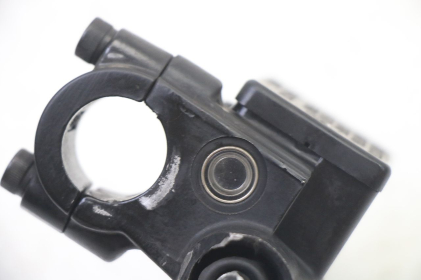 photo de FRONT BRAKE MASTER CYLINDER PEUGEOT KISBEE 2T 50 (2018 - 2022) - Fixing points details