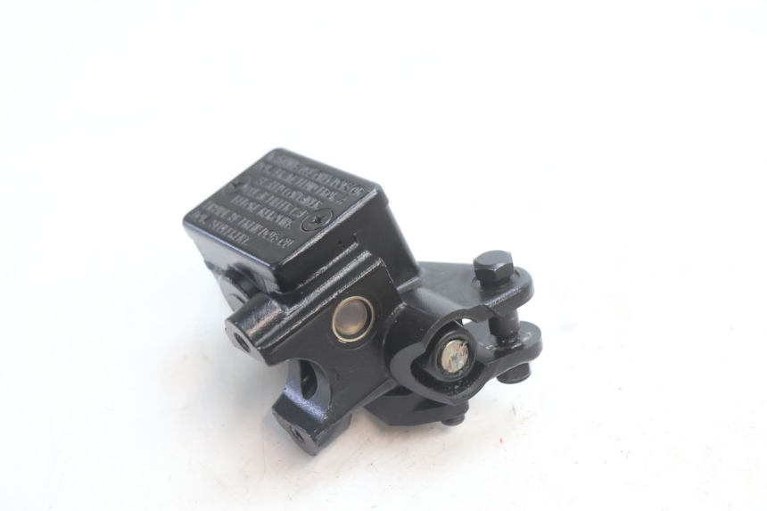 photo de FRONT BRAKE MASTER CYLINDER PEUGEOT KISBEE 2T 50 (2018 - 2022) - Alternative perspective