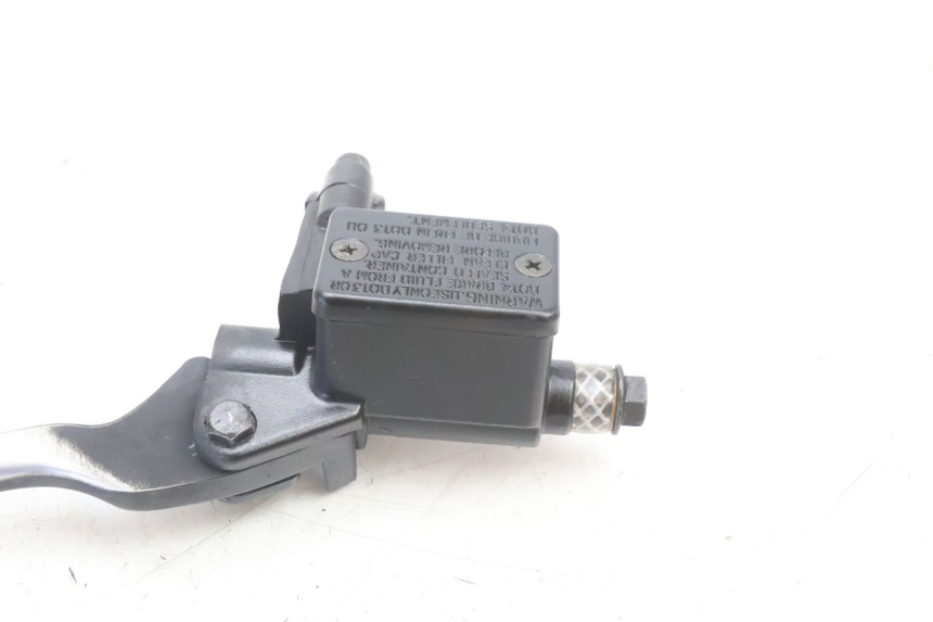 photo de FRONT BRAKE MASTER CYLINDER PEUGEOT KISBEE 2T 50 (2010 - 2017) - Fixing points details