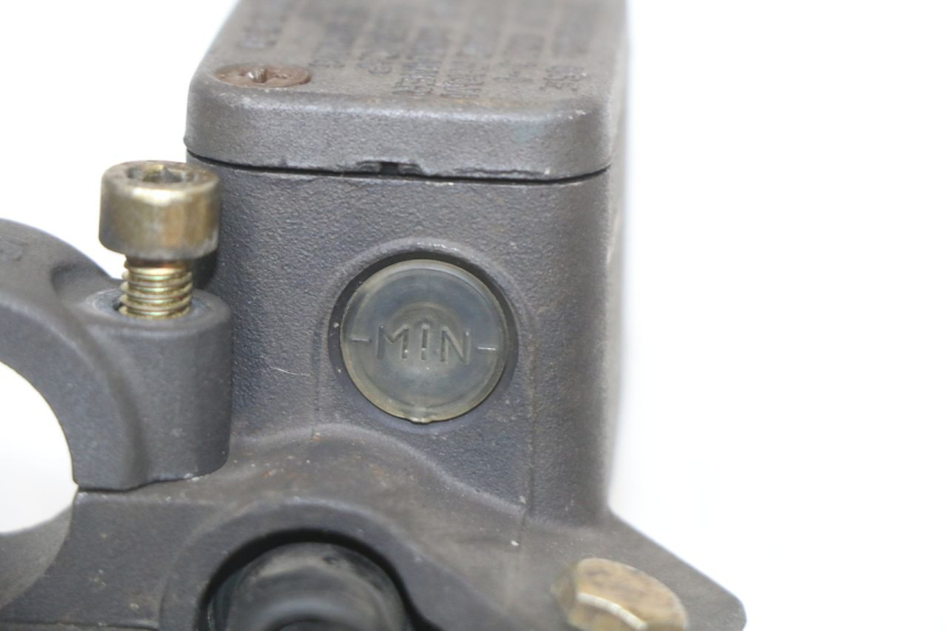 photo de FRONT BRAKE MASTER CYLINDER RENAULT KOURANOS 125 (2001 - 2004) - Alternative perspective