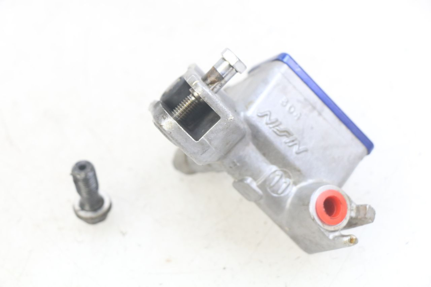 photo de FRONT MASTER CYLINDER KAWASAKI KX 85 (2001 - 2013) - Technical close-up