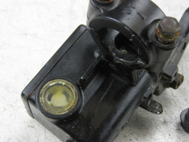 photo de FRONT BRAKE MASTER CYLINDER KYMCO QUANNON 125 (2007 - 2014) - Fixing points details