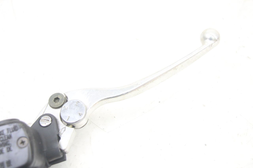 photo de FRONT BRAKE MASTER CYLINDER KYMCO XCITING 500 (2007 - 2010) - Fixing points details