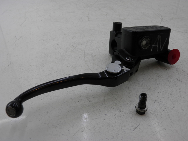 photo de FRONT BRAKE MASTER CYLINDER KYMCO XCITING RI ABS 500 (2010) - Zoom on usage condition