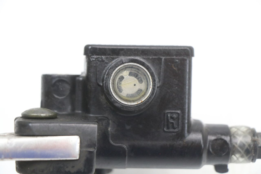 photo de FRONT BRAKE MASTER CYLINDER PIAGGIO LIBERTY 4T 50 (2018 - 2021) - Alternative perspective