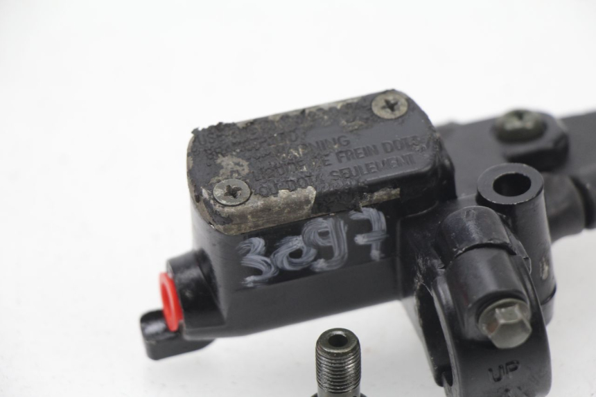 photo de FRONT BRAKE MASTER CYLINDER PEUGEOT LOOXOR 50 (2001 - 2004) - Technical close-up
