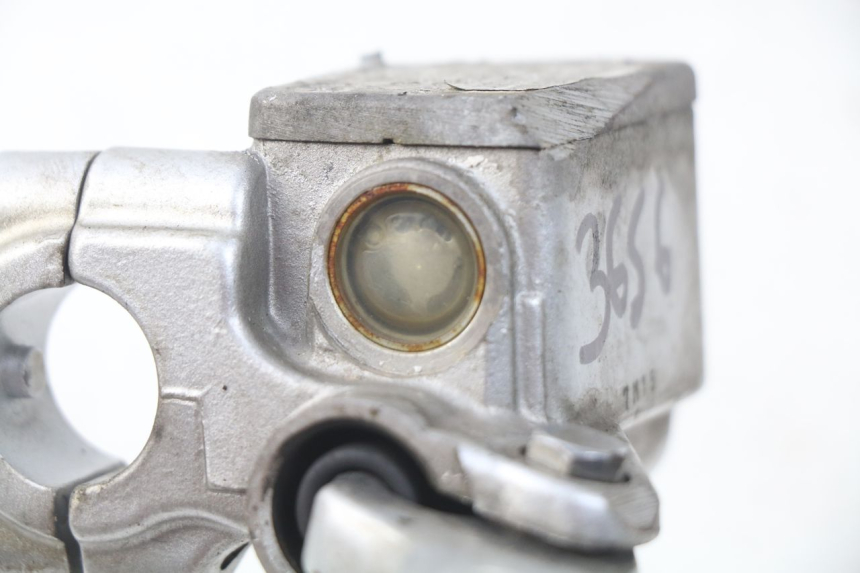 photo de FRONT BRAKE MASTER CYLINDER SYM MIO 100 (2006 - 2017) - Alternative perspective
