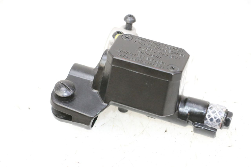 photo de FRONT BRAKE MASTER CYLINDER PIAGGIO MP3 HPE 310 (2024 - 2025) - Zoom on usage condition