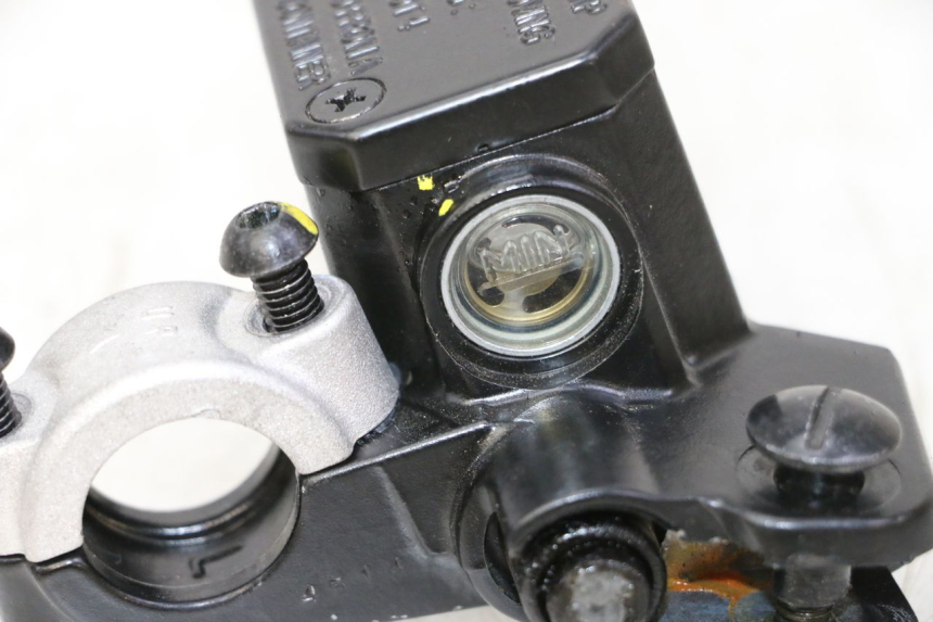 photo de FRONT BRAKE MASTER CYLINDER PIAGGIO MP3 HPE 310 (2024 - 2025) - Technical close-up