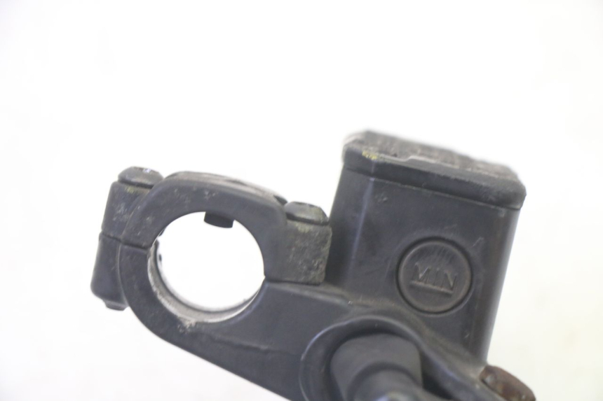 photo de FRONT BRAKE MASTER CYLINDER PIAGGIO MP3 125 (2006 - 2014) - Technical close-up