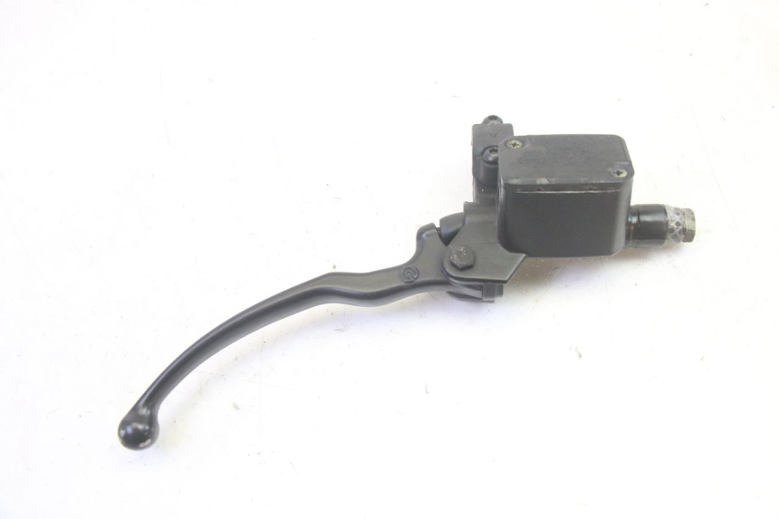 photo de FRONT MASTER CYLINDER PIAGGIO MP3 RL 250 (2006 - 2010) - Alternative perspective