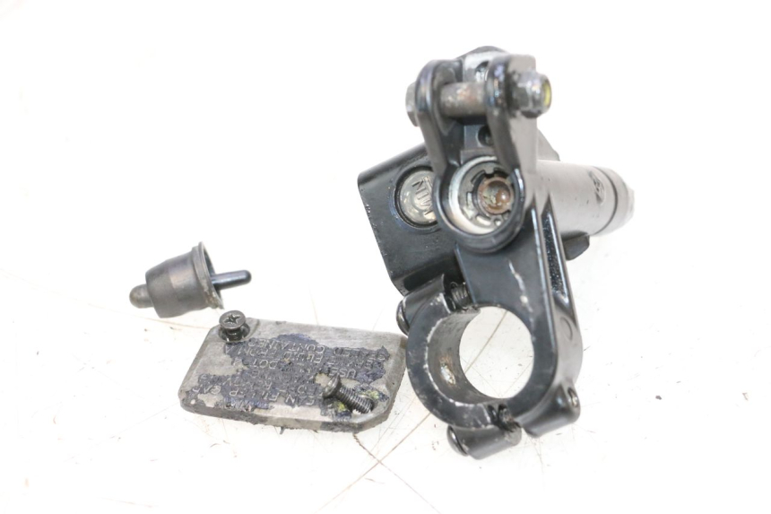 photo de FRONT MASTER CYLINDER PIAGGIO MP3 RL 250 (2006 - 2010) - Technical close-up