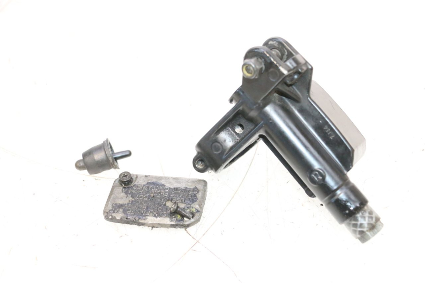 photo de FRONT MASTER CYLINDER PIAGGIO MP3 RL 250 (2006 - 2010) - Fixing points details