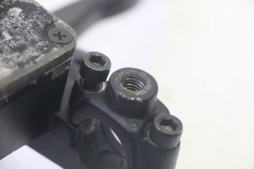 photo de FRONT BRAKE MASTER CYLINDER YAMAHA NEOS NEO'S 4T 50 (2008 - 2016) - Zoom on usage condition