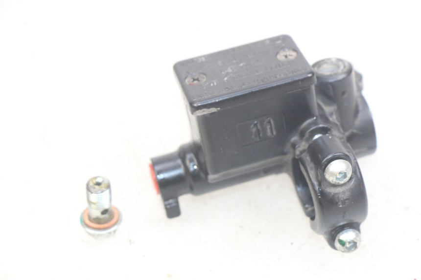 photo de FRONT MASTER CYLINDER PIAGGIO NEW TYPHOON 50 (2010 - 2017) - Alternative perspective